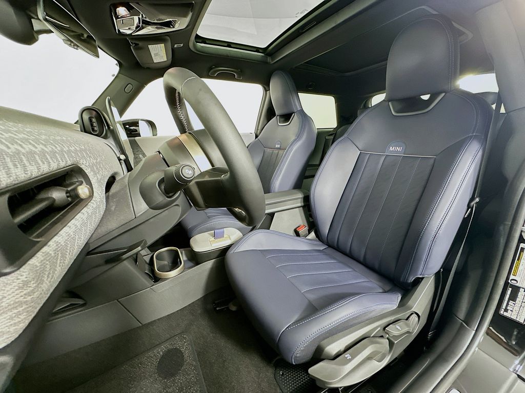 New 2025 Black MINI Signature Plus image 16