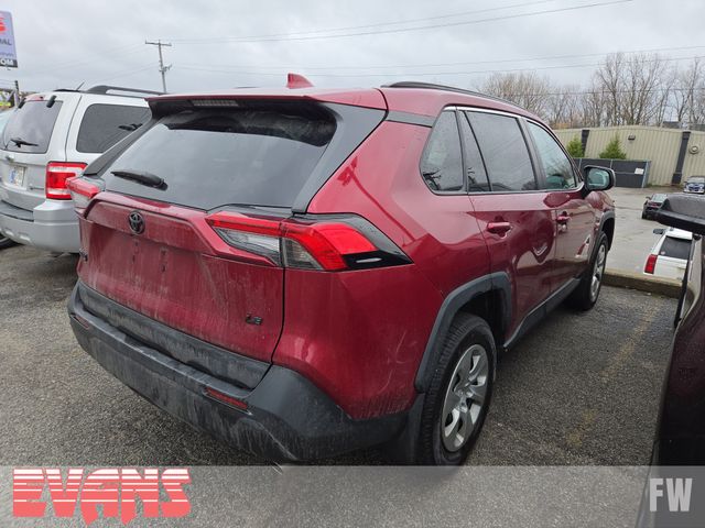 2021 Toyota RAV4 LE photo 2