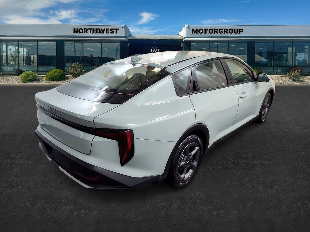 2025 Kia K4 LXS photo 4