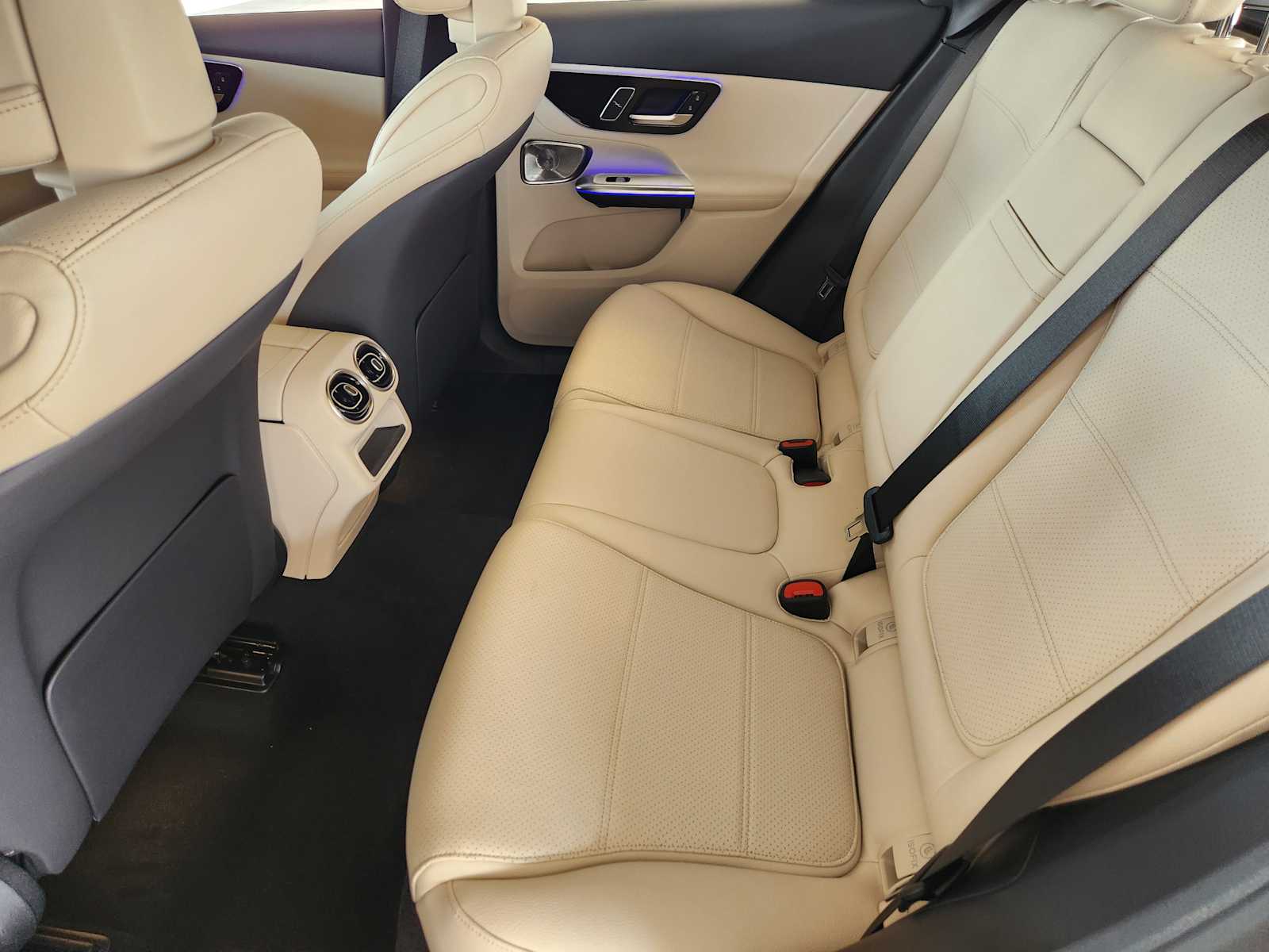 2026 Mercedes Benz GLC 300 photo 17