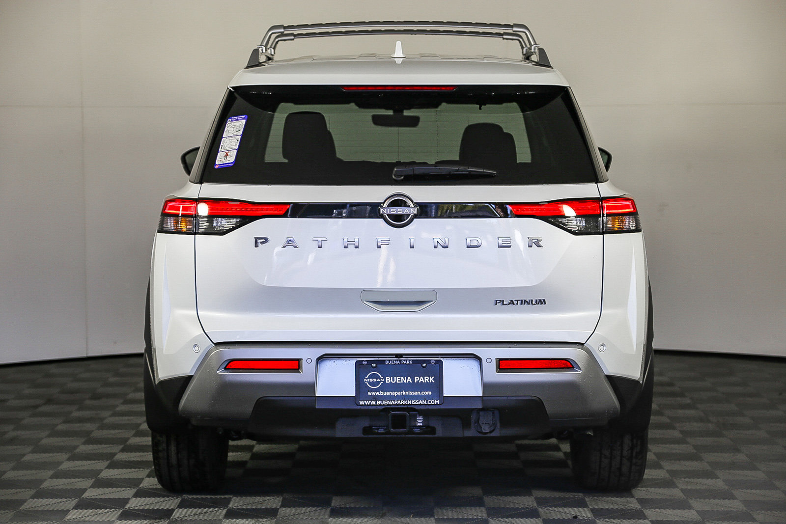 2025 Nissan Pathfinder Platinum photo 8