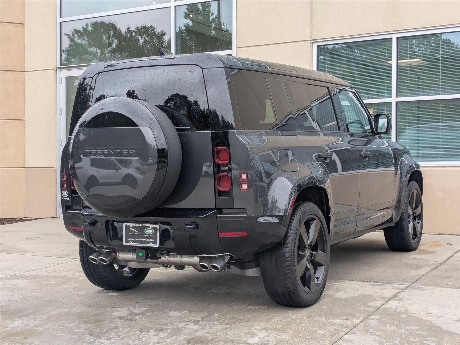 2025 Land Rover Defender 110 X-Dynamic SE photo 2