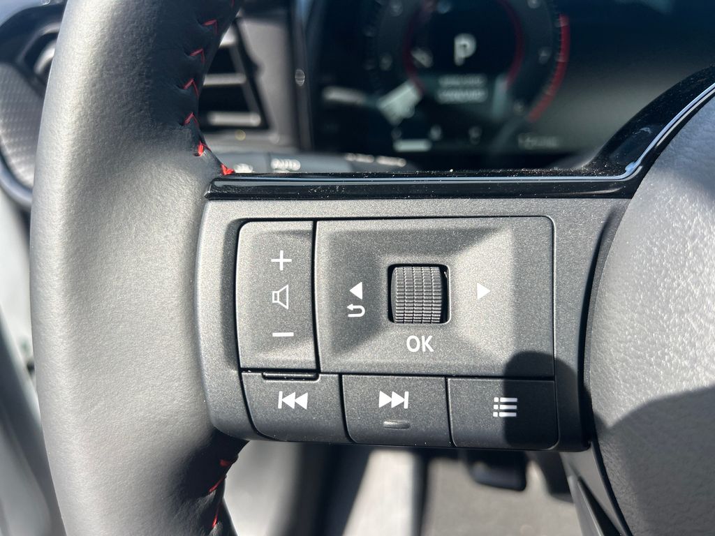 2026 Nissan Kicks SR photo 23