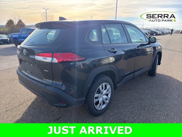 2022 Toyota Corolla Cross L photo 3