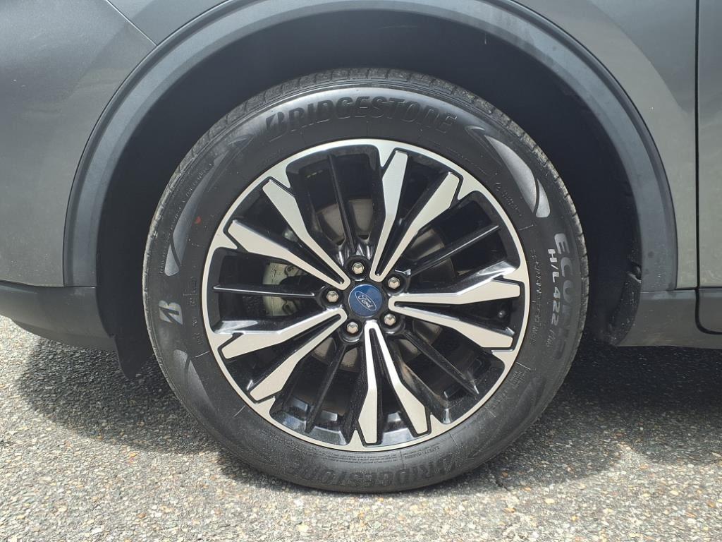 2022 Ford Escape SEL photo 4