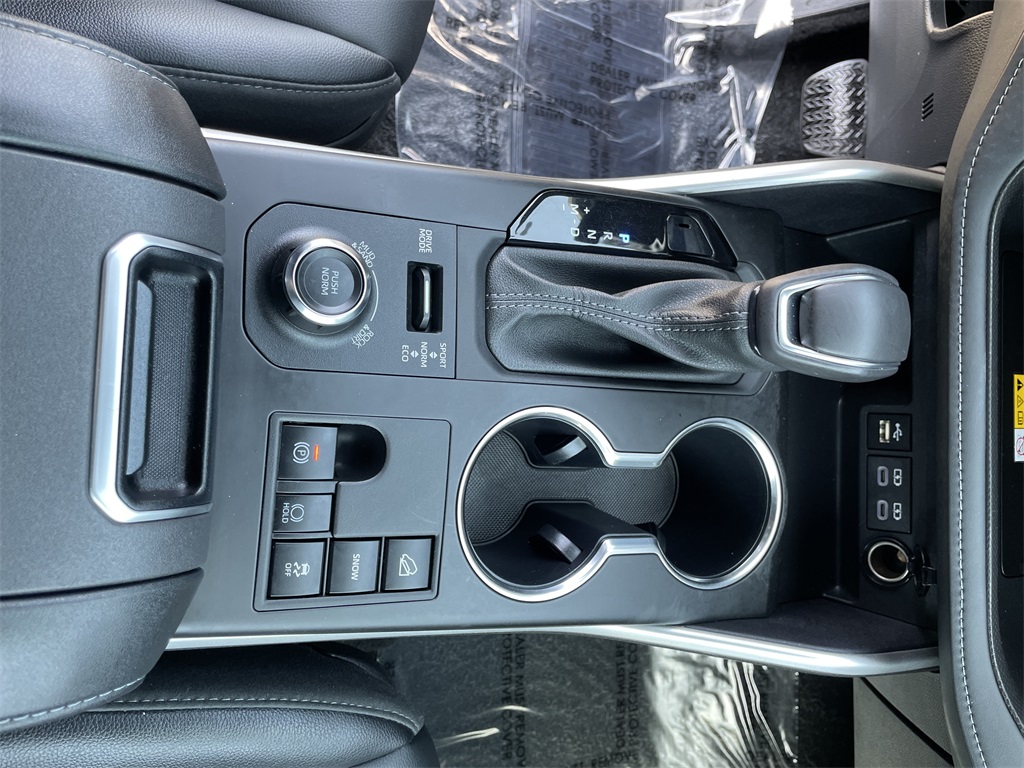 2024 Toyota Highlander XSE photo 18