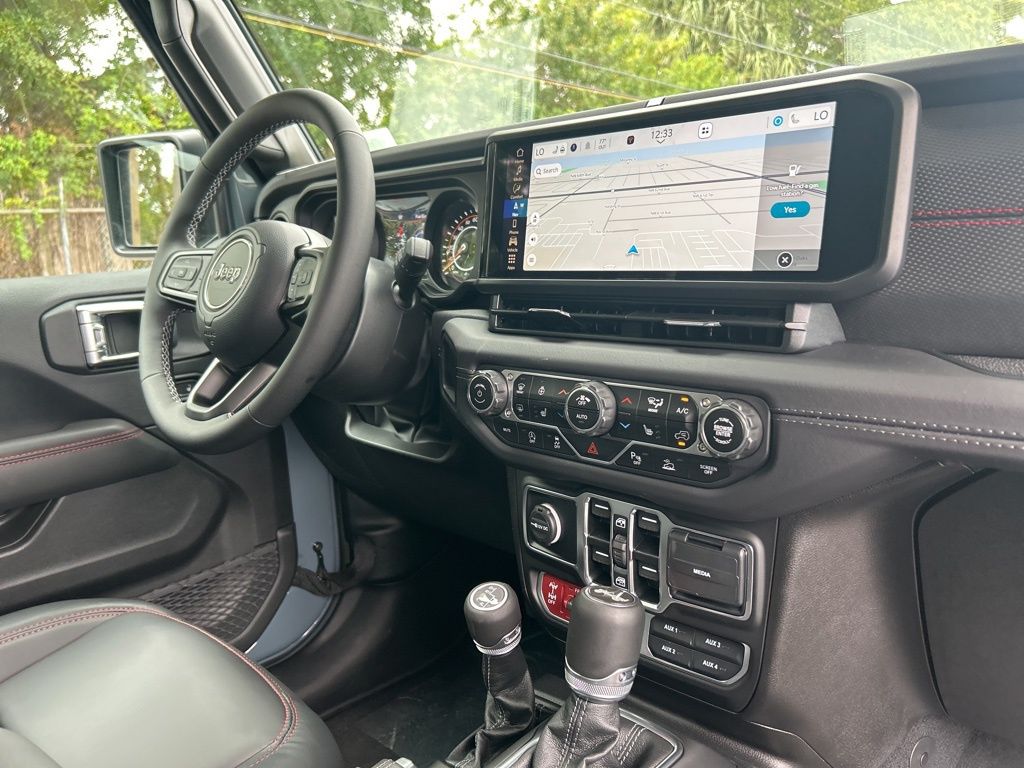 2025 Jeep Wrangler Rubicon photo 25