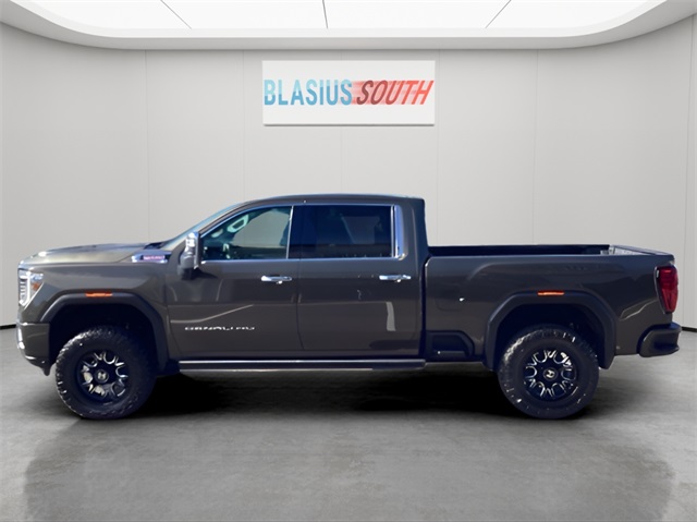 2023 Gmc Sierra 3500 HD Denali photo 3