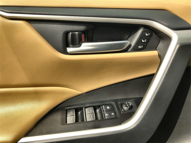 2025 Toyota RAV4 XLE Premium photo 5