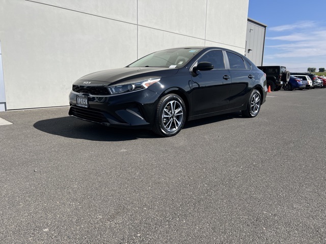 2022 Kia Forte LXS photo 2