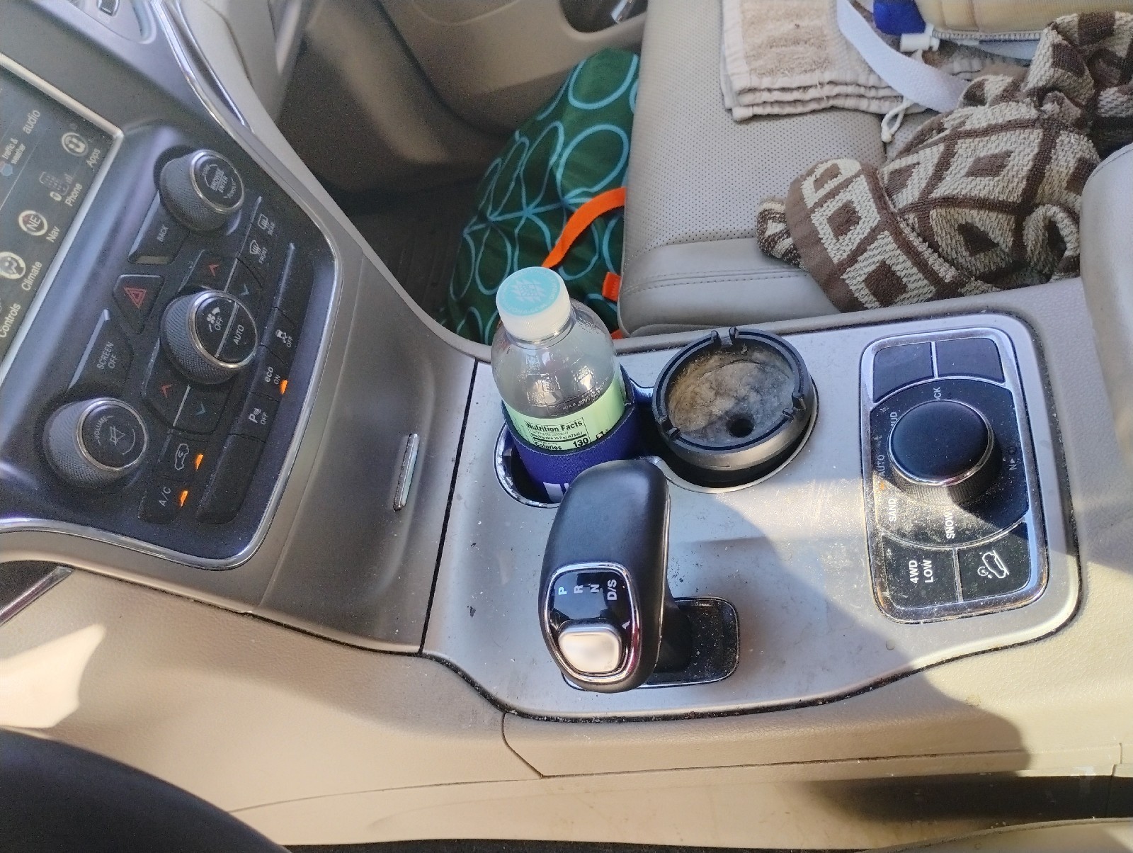 Used 2014 Bright White Clearcoat Jeep Limited image 20