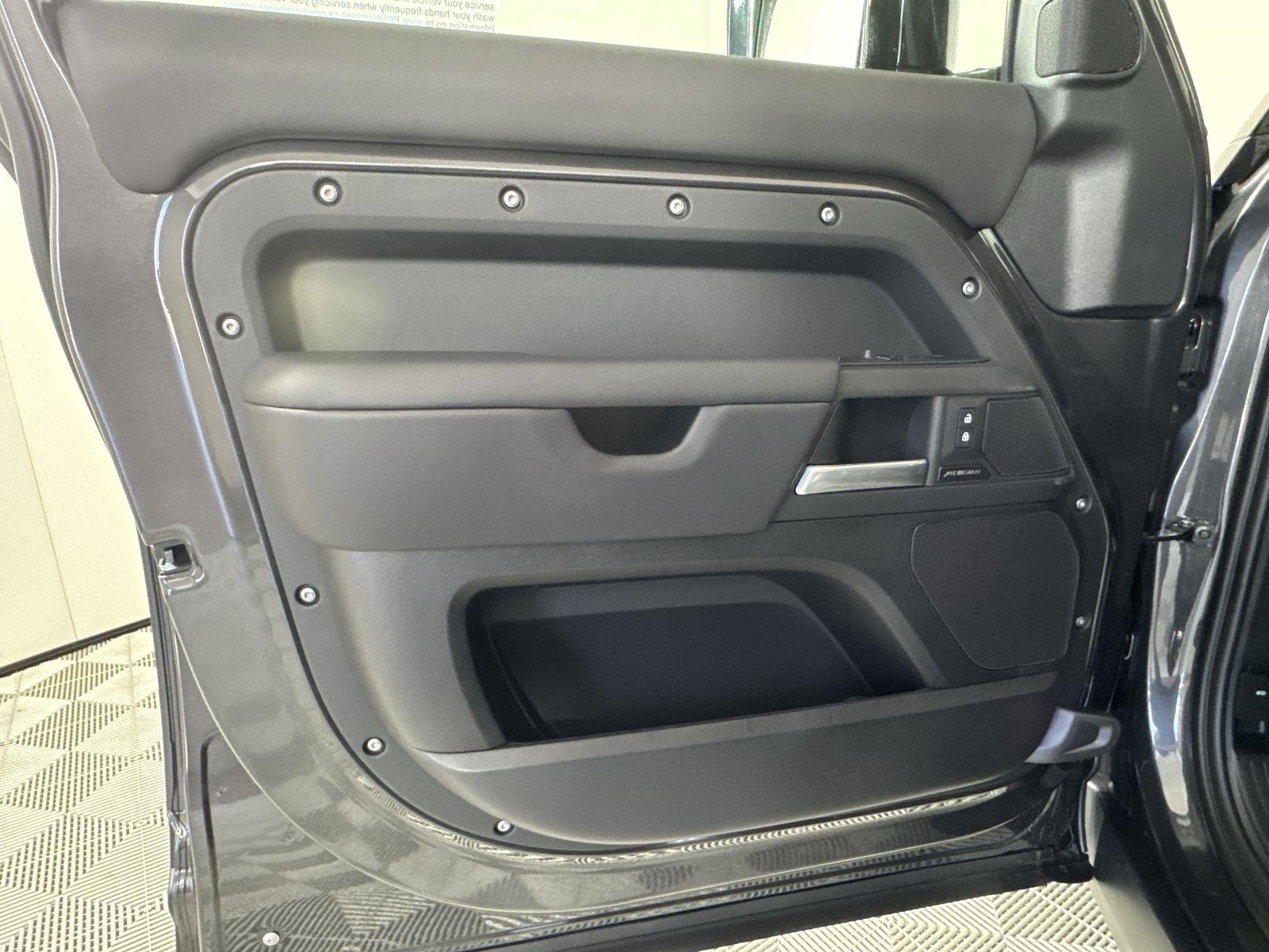 2025 Land Rover Defender 130 S photo 20