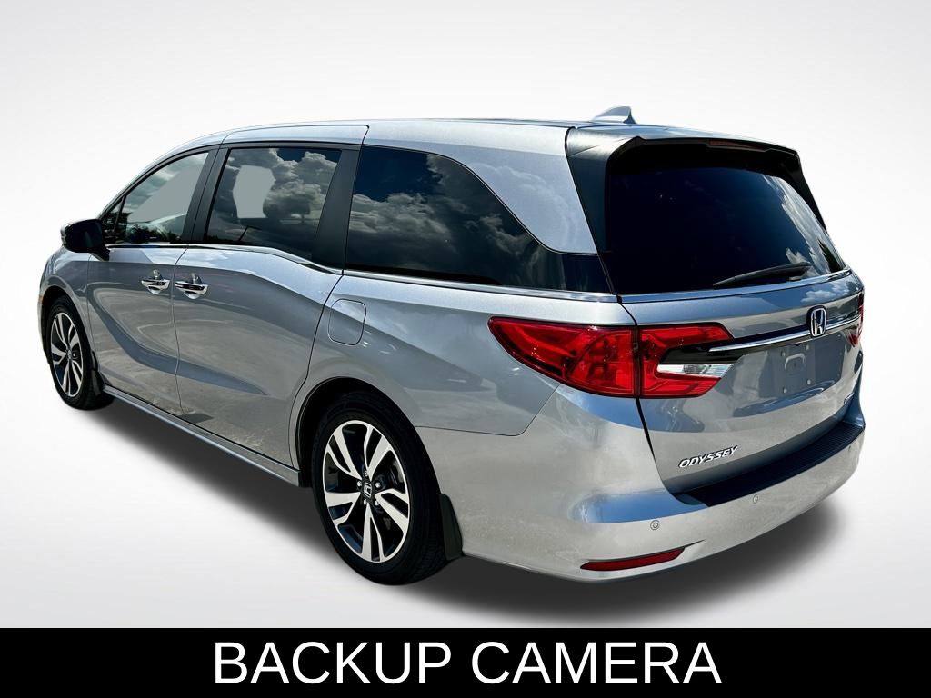 2023 Honda Odyssey Touring photo 3