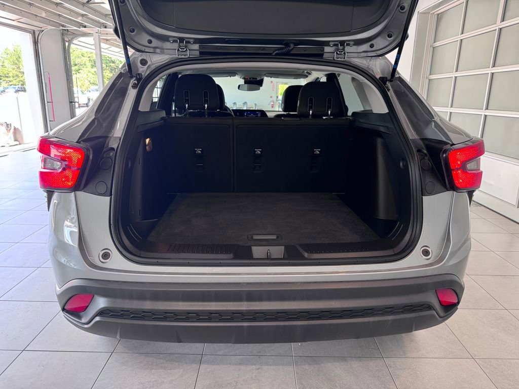 2025 Chevrolet Trax LS photo 6