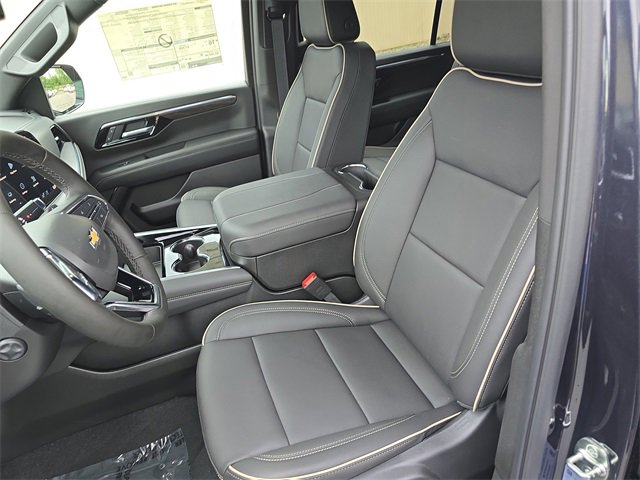 2025 Chevrolet Suburban Premier photo 16