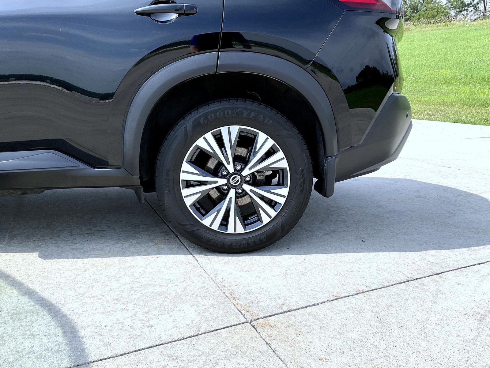 2021 Nissan Rogue SV photo 21
