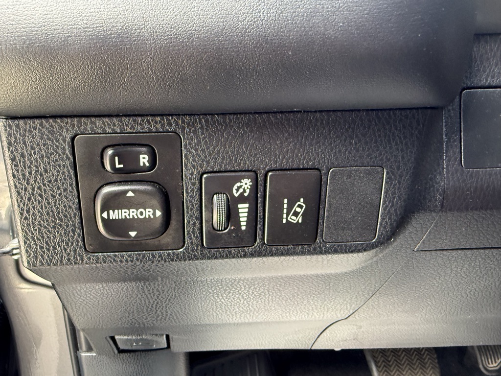 2017 Toyota RAV4 Hybrid XLE photo 13