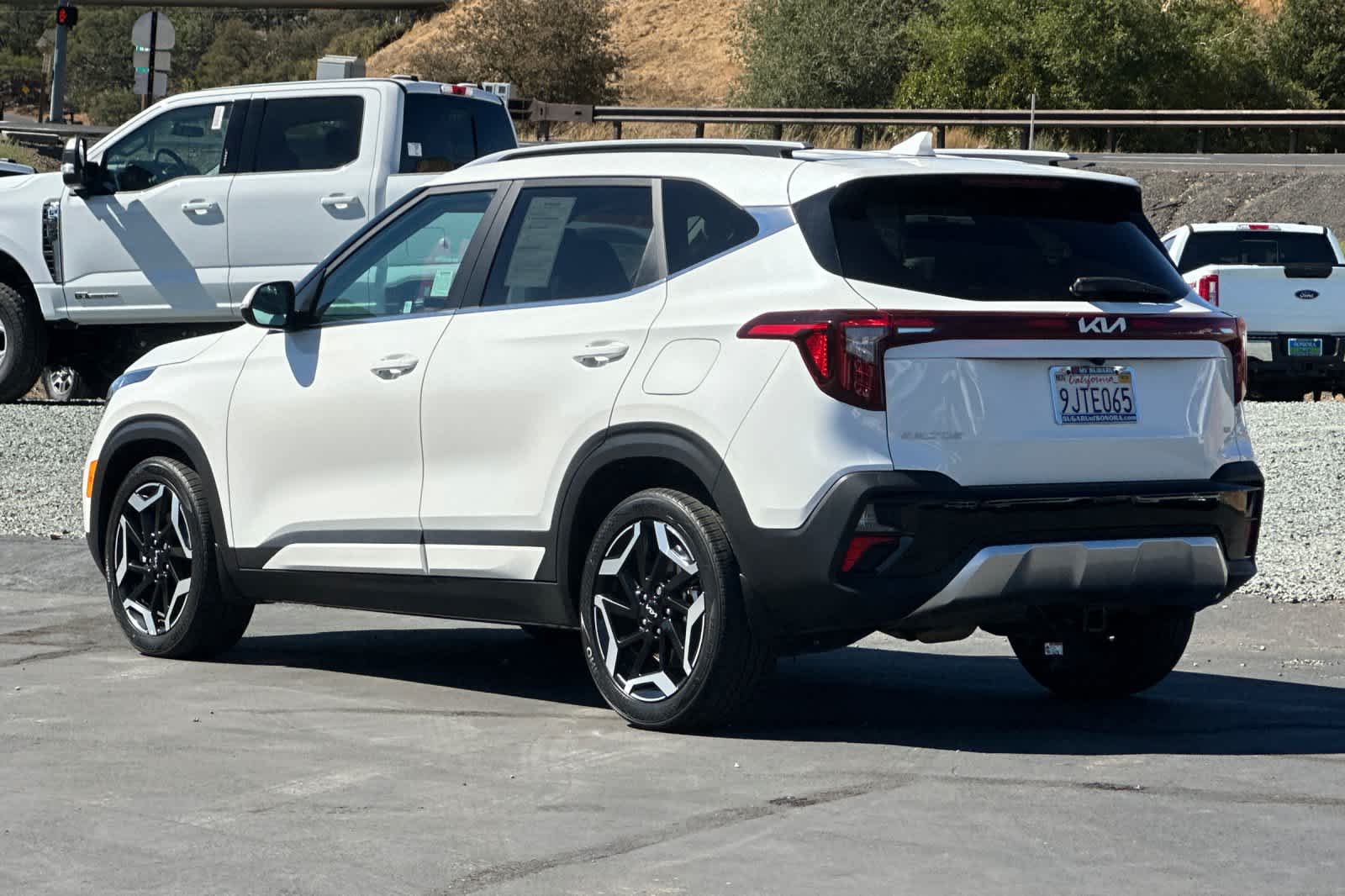 2024 Kia Seltos SX photo 3