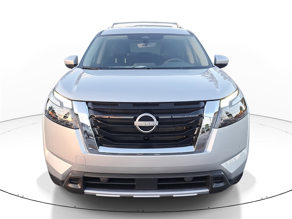 2025 Nissan Pathfinder SL photo 3