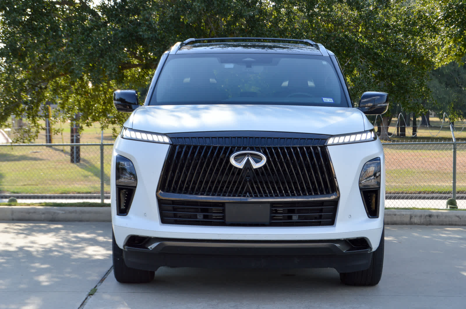 2025 Infiniti QX80 photo 2