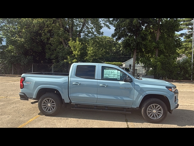 2025 Chevrolet Colorado Work Truck LT photo 4