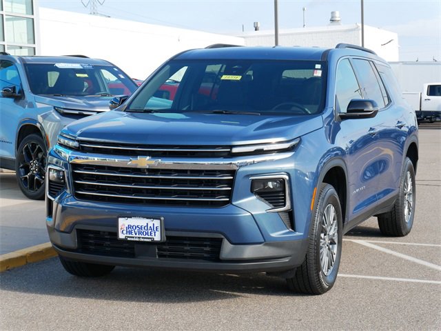 2025 Chevrolet Traverse photo 3