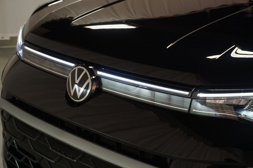 2025 Volkswagen Taos SEL photo 22