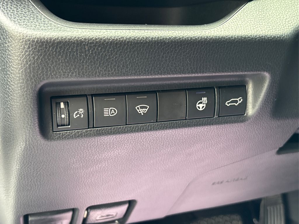 2022 Toyota RAV4 XLE photo 32