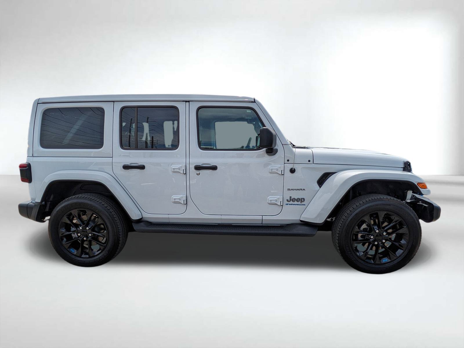 2023 Jeep Wrangler Sahara 4xe photo 3