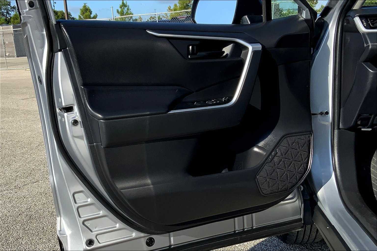 2024 Toyota RAV4 LE photo 17