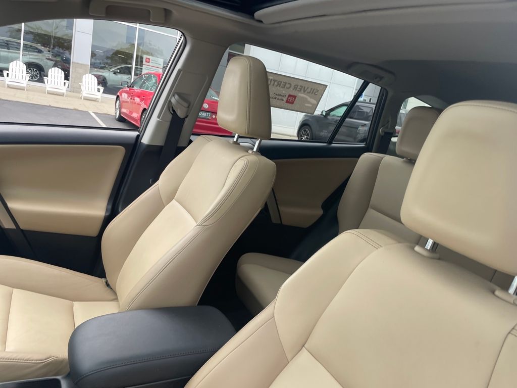 2015 Toyota RAV4 Limited photo 31