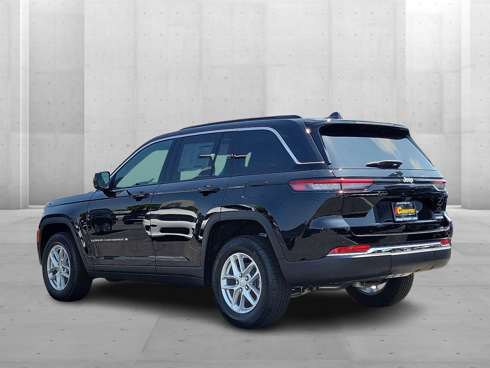 2025 Jeep Grand Cherokee Laredo X photo 2
