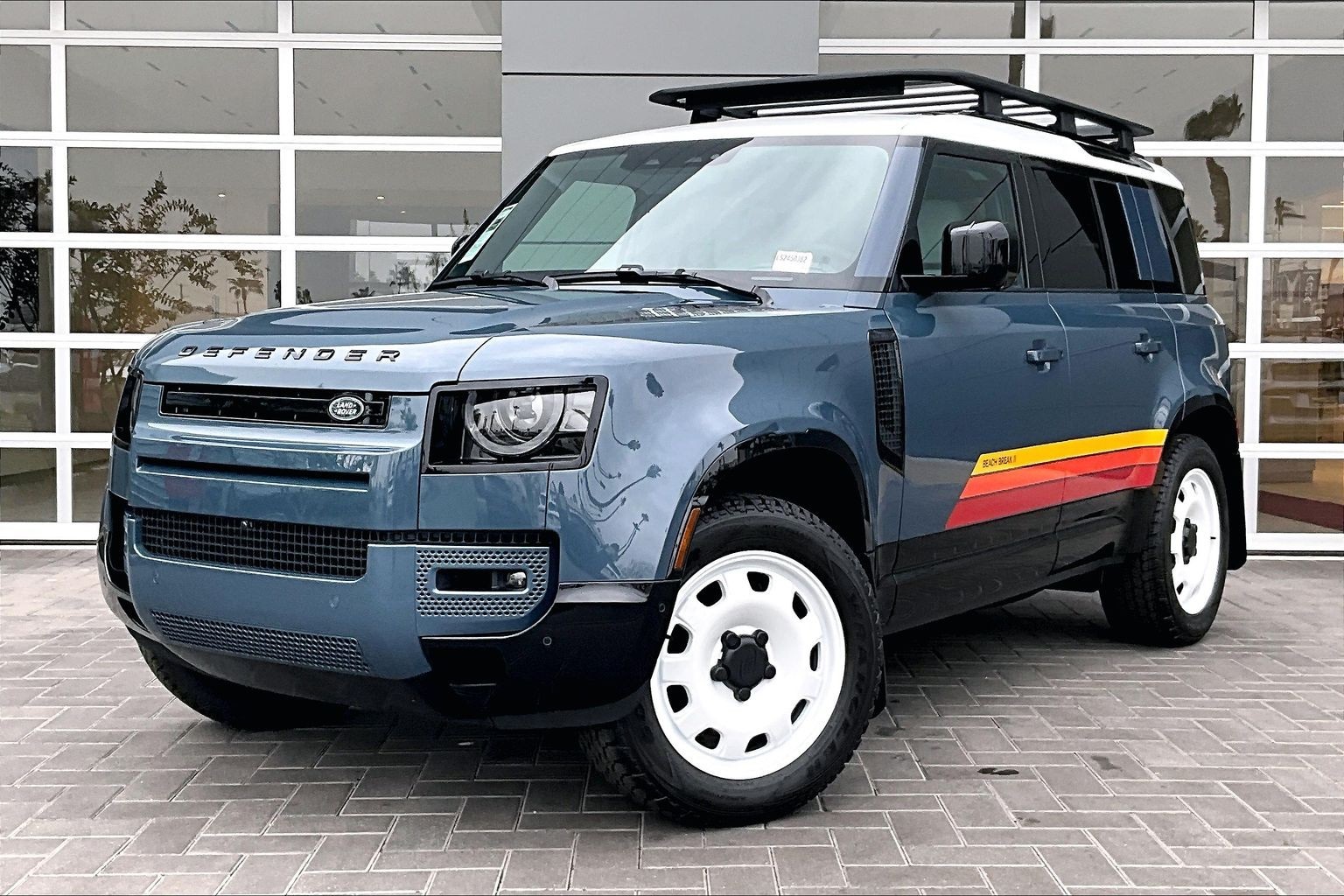 2025 Land Rover Defender S's photo