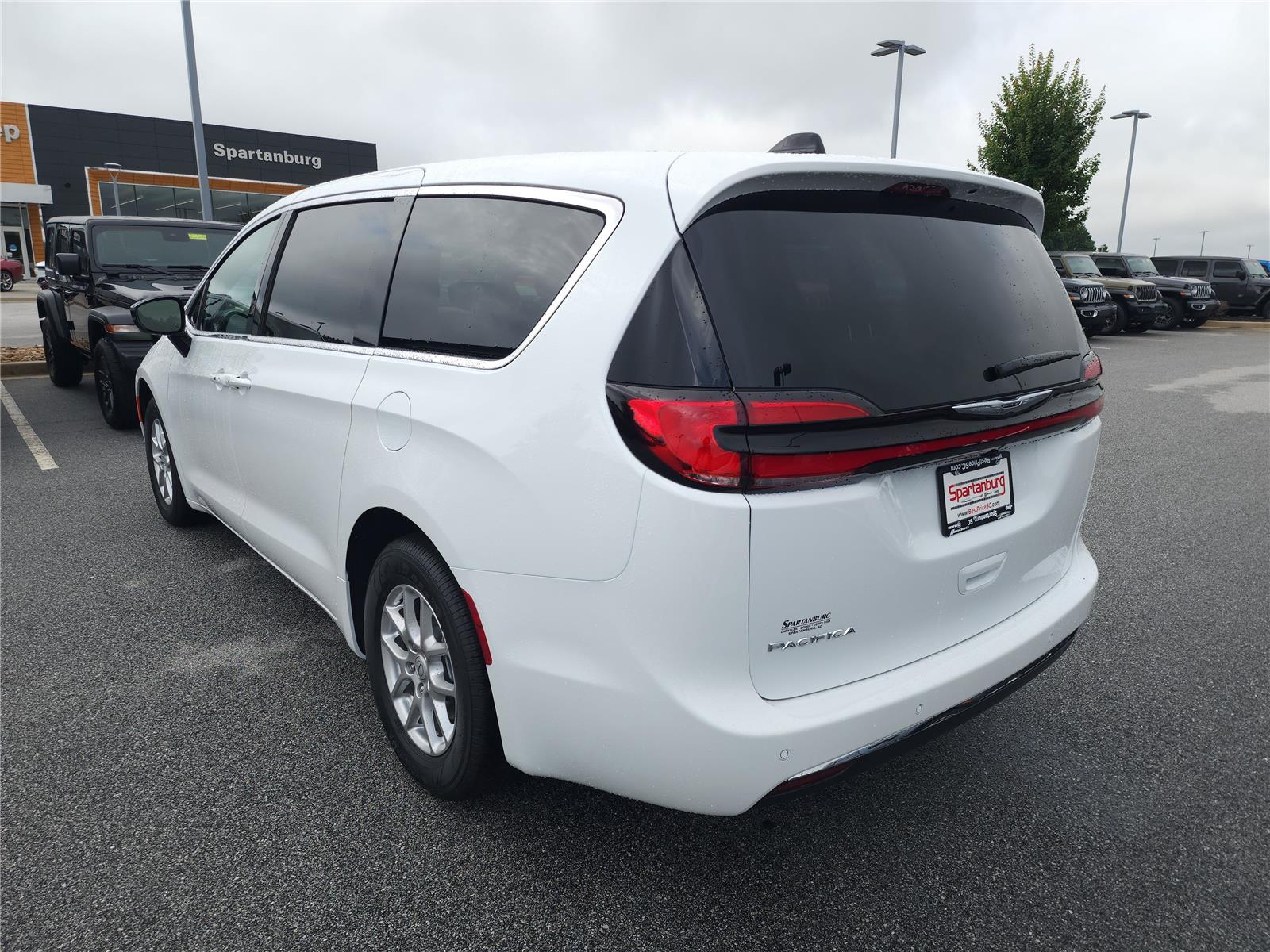 2026 Chrysler Pacifica photo 2