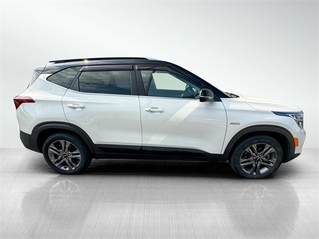 2023 Kia Seltos S photo 2