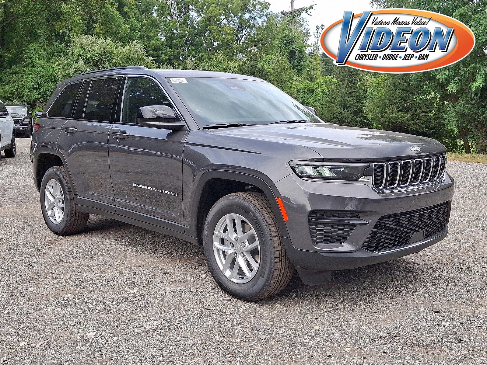 2025 Jeep Grand Cherokee Laredo's photo