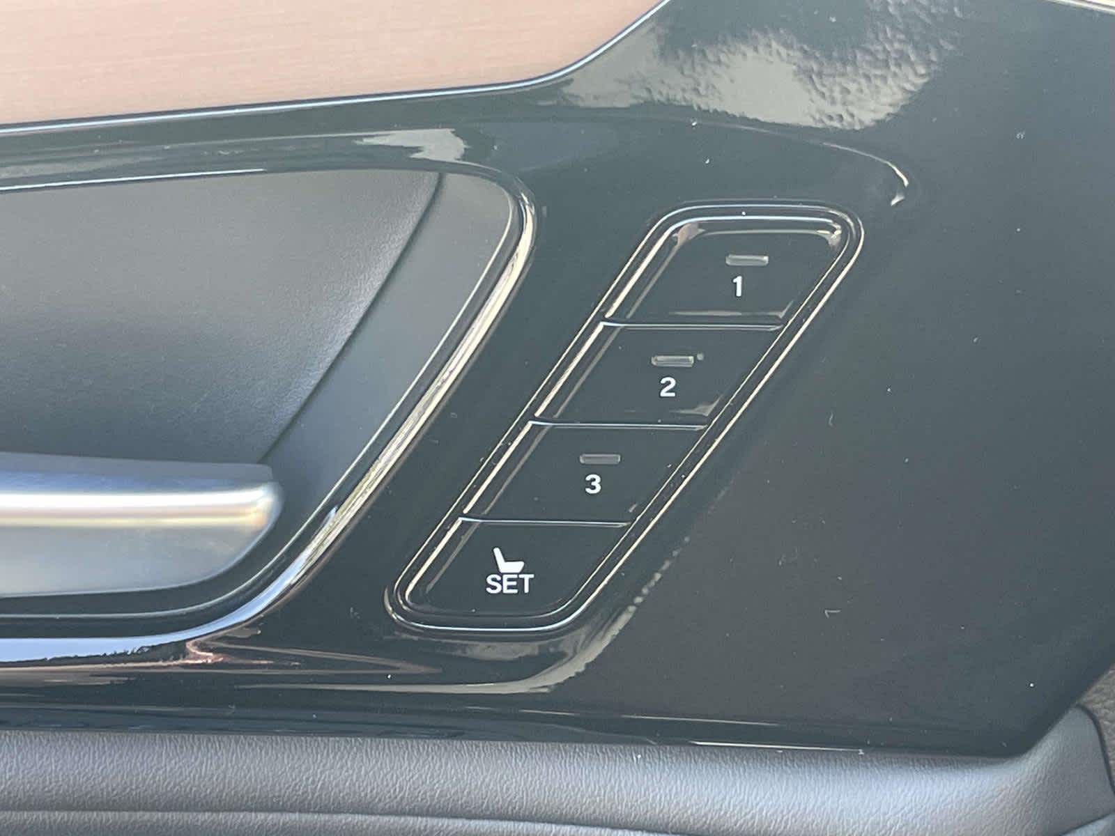 2022 Acura MDX Technology SH-AWD photo 25
