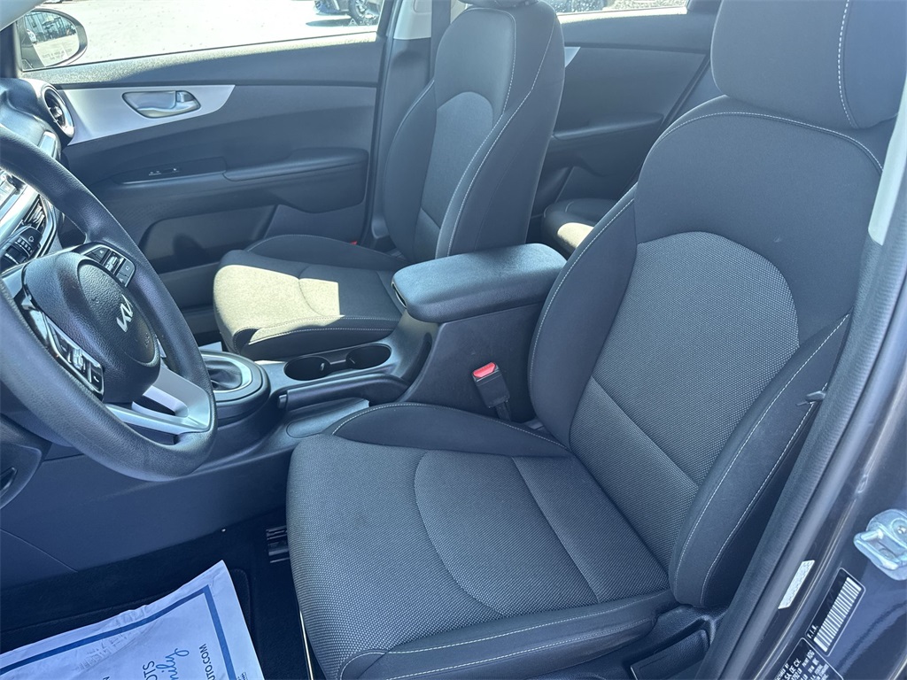 2022 Kia Forte LXS photo 17