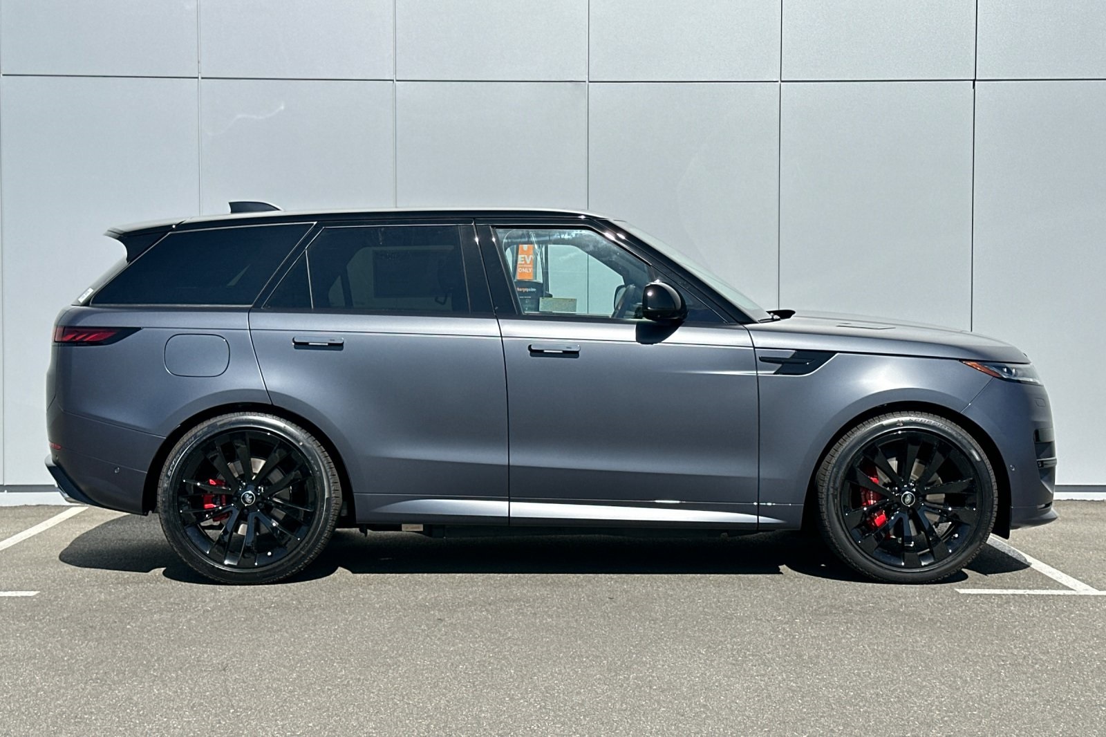 2025 Land Rover Range Rover Sport SE photo 6