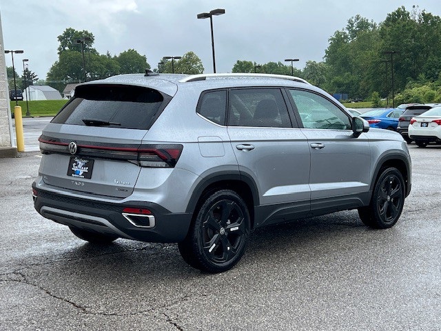 2025 Volkswagen Taos SEL photo 4