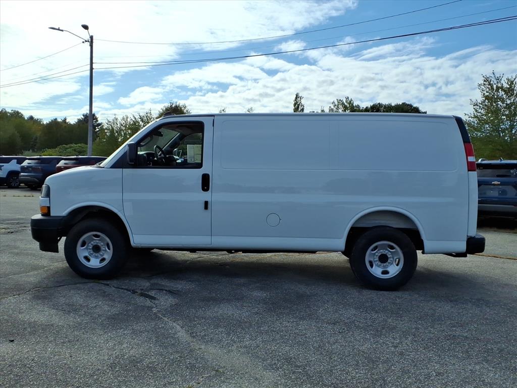 2025 Chevrolet Express Cargo 3500 photo 8
