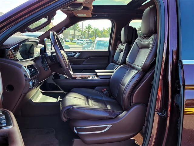 2018 Lincoln Navigator Black Label photo 3