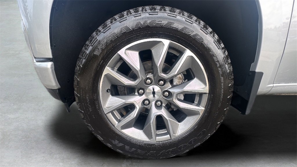 2021 Chevrolet Silverado RST photo 20