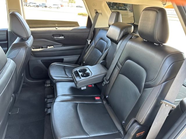 2022 Nissan Pathfinder SL photo 16