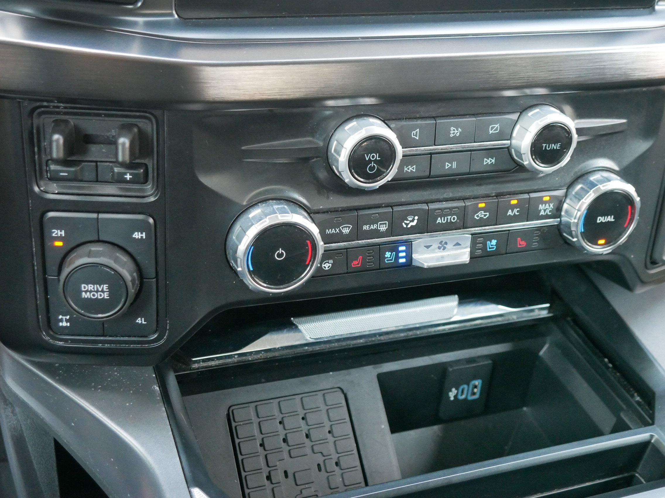 2024 Ford F-350 Lariat photo 15