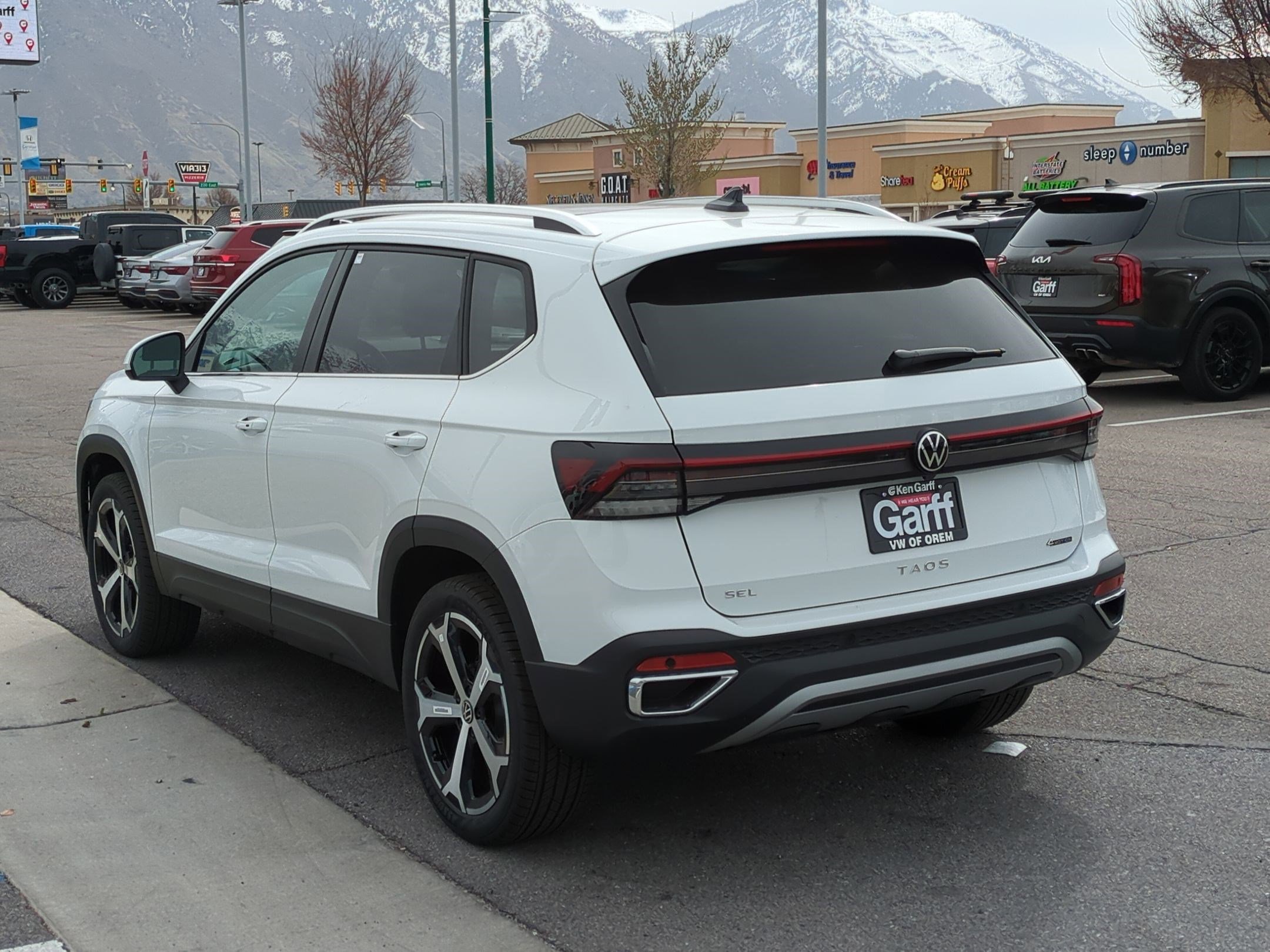 2025 Volkswagen Taos SEL photo 5