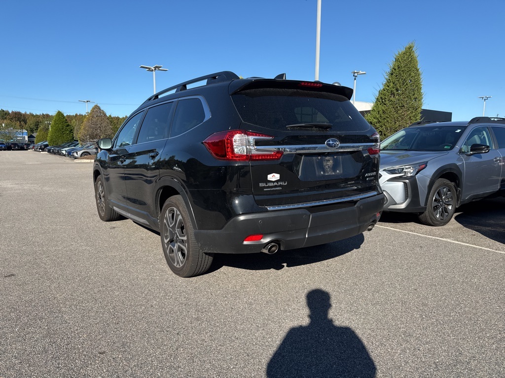 2024 Subaru Ascent Limited photo 3