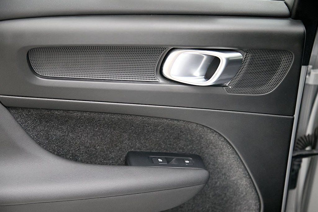 2023 VOLVO C40 - Image 18