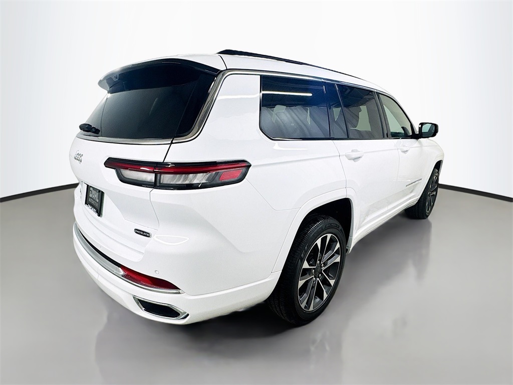 2025 Jeep Grand Cherokee Overland photo 4