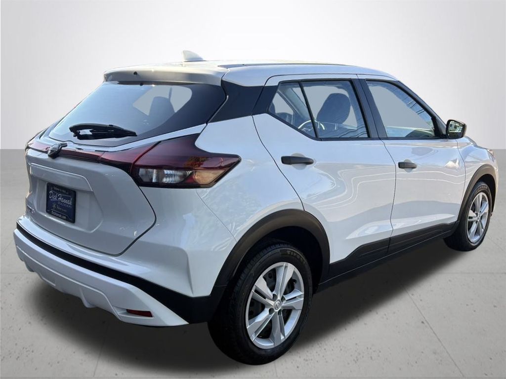 2024 Nissan Kicks S photo 7